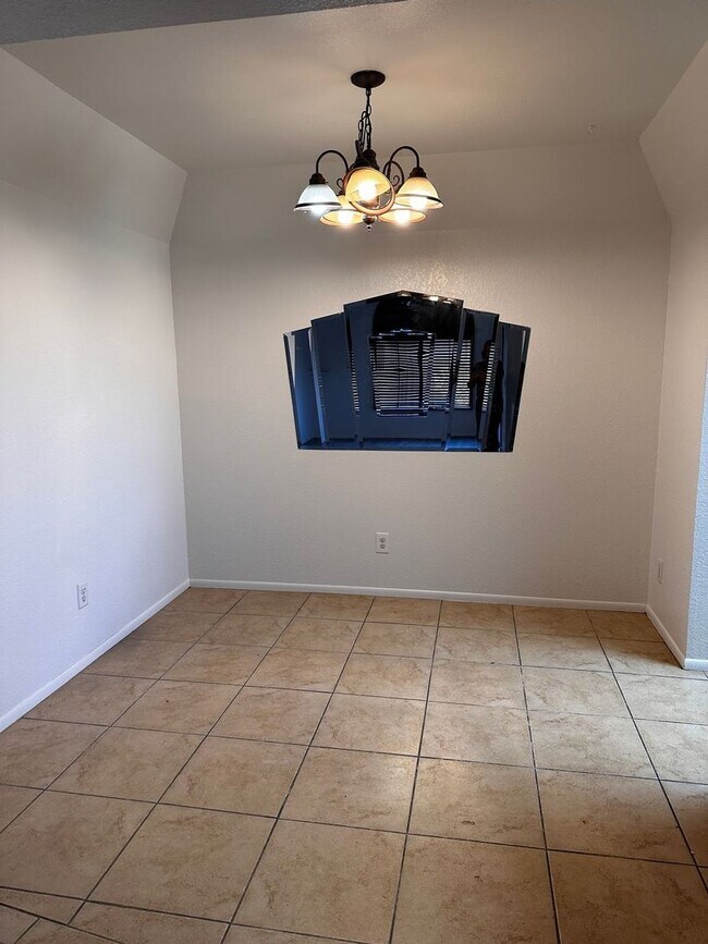 Building Photo - 700 E Mesquite Cir