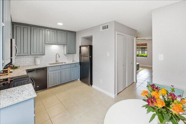Building Photo - Baylor 2 Bedroom Condo