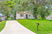 Building Photo - 3 Bedroom Home For Rent Near APSU!