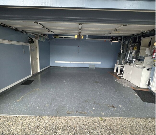 Building Photo - Upgraded Three Bedroom Duplex!