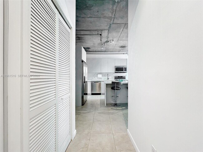 Building Photo - 690 SW 1st Ct