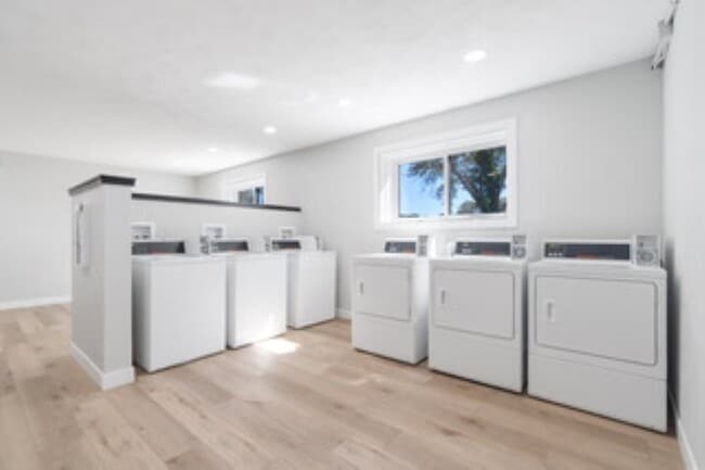 Building Photo - 1646 W 42nd St