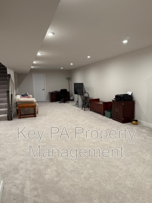 Building Photo - 659 Thomas Penn Dr