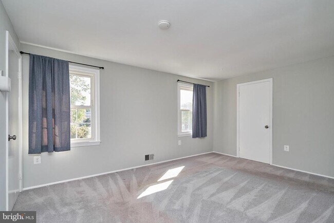 Building Photo - 8076 St Annes Ct