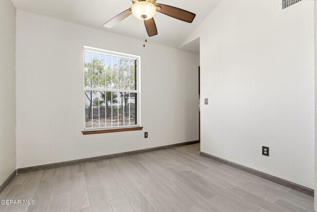Building Photo - 6900 Imperial Ridge Dr