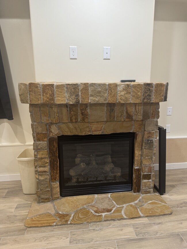 Building Photo - 4621 Locust Ln E