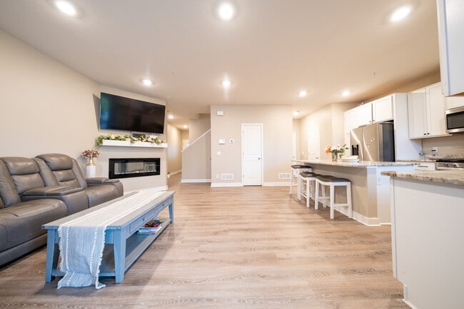 Building Photo - 13864 Kaylemore Trl