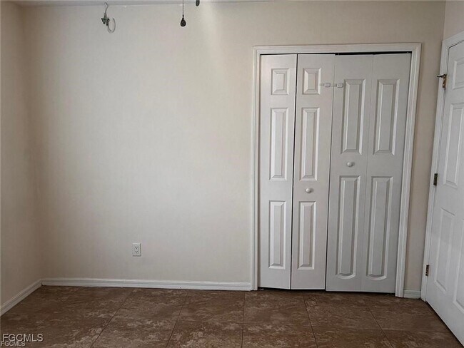 Building Photo - 16 Nelson Rd S