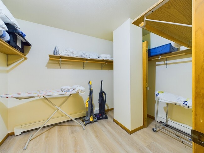 Building Photo - 933 Cowles St