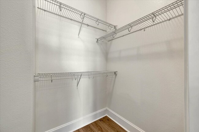 Building Photo - 7134 Mapleridge St