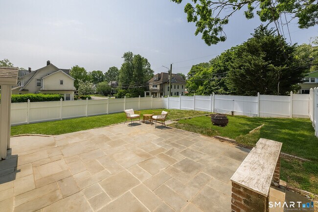 Building Photo - 90 2nd St