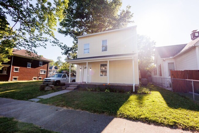 Building Photo - 1019 S 8th St