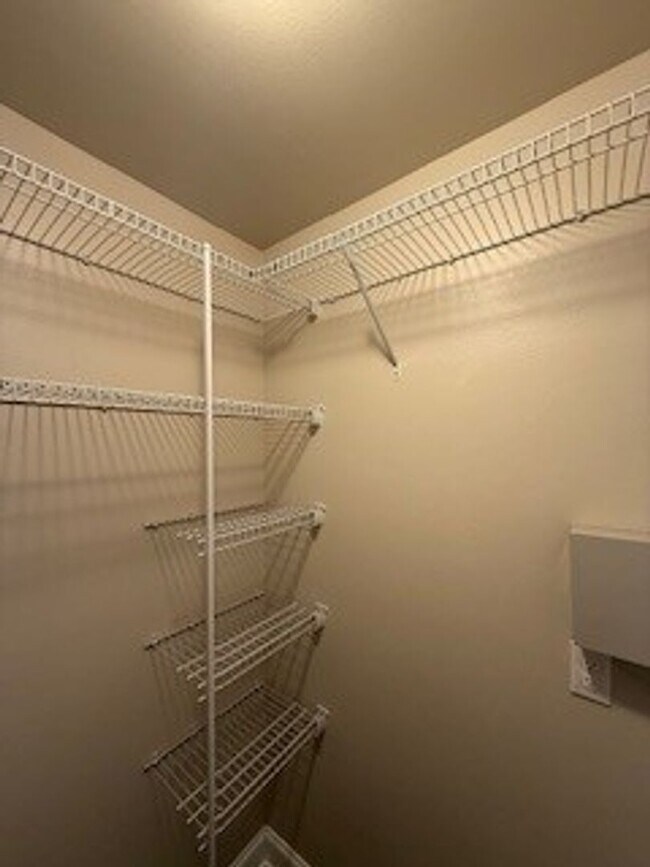 Building Photo - Country side home