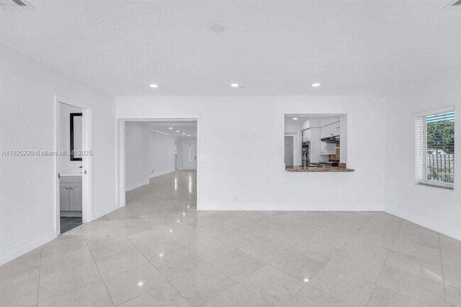 Building Photo - 3 bedroom in Hollywood FL 33021