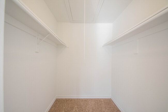 Building Photo - Charming 3-2 condo in private community wi...
