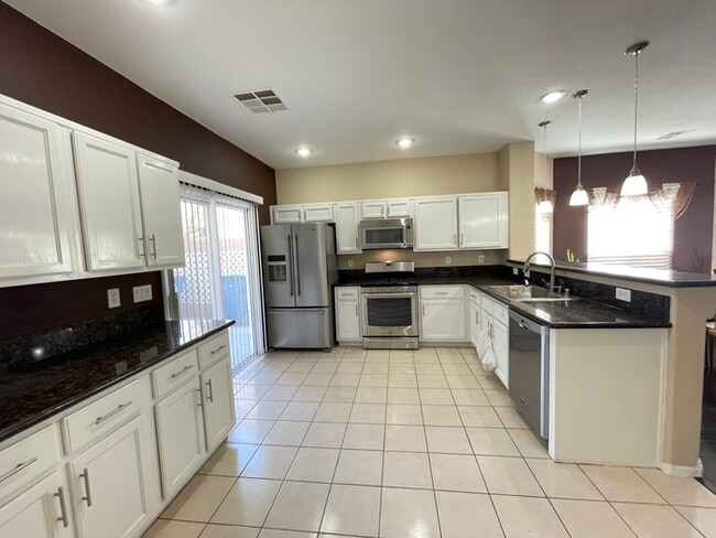 Building Photo - Carry Over Showing: This property has been...