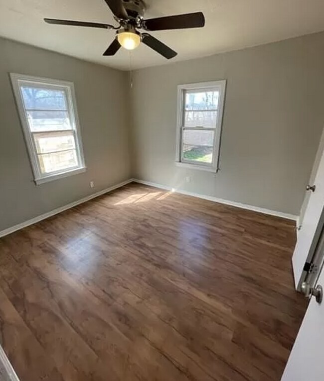 Building Photo - 1136 Sunset Dr