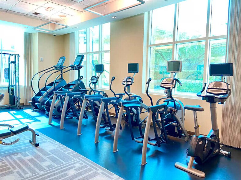 Building Photo - 145 E Harmon Ave