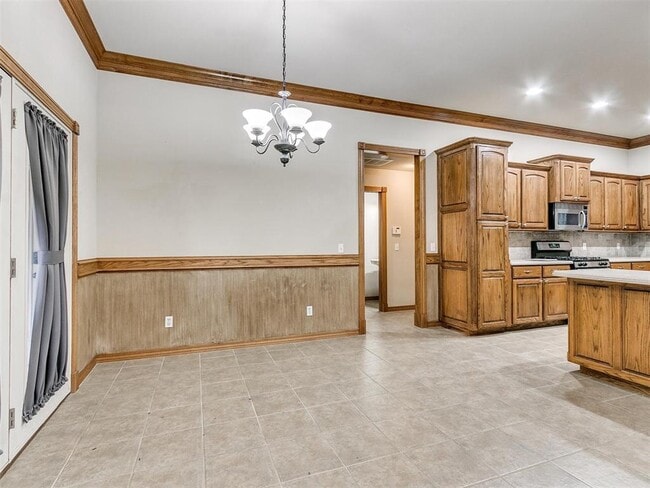 Building Photo - 1001 N Barn Hill Way