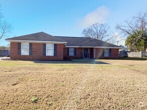 Building Photo - Clubview Estates - In Ground Pool with Poo...