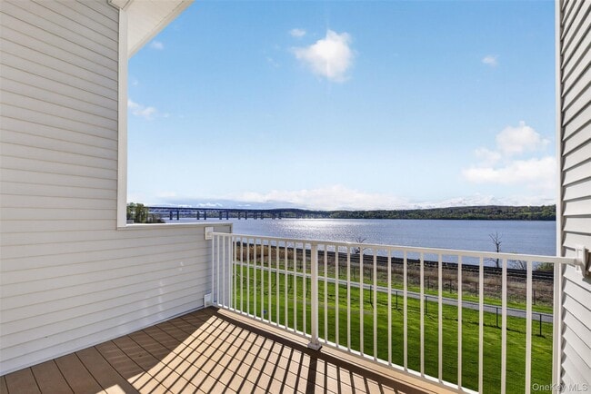 Building Photo - 402 Sacandaga Loop