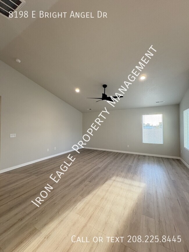 Building Photo - 8198 E Bright Angel Dr