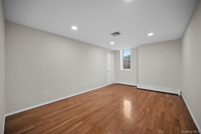 Building Photo - 520 Ashford Ave