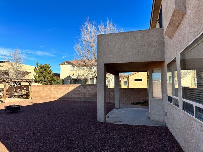 Building Photo - Cabezon Beauty | Large Yard | 2 Living Areas & Upstairs Loft | 1-year Lease |Tours Available!