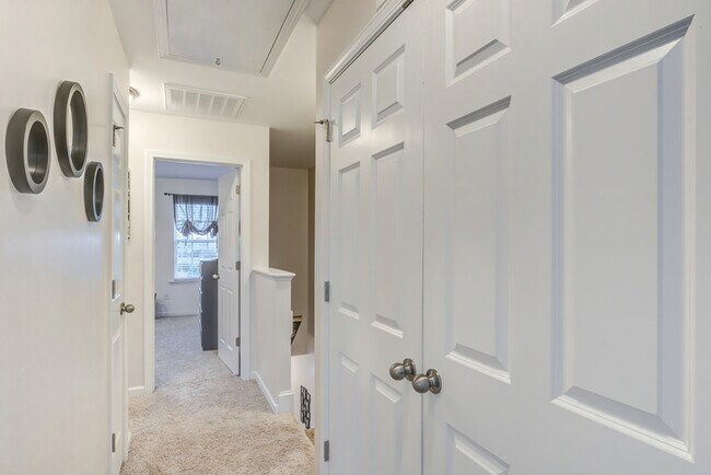 Building Photo - Townhome for rent