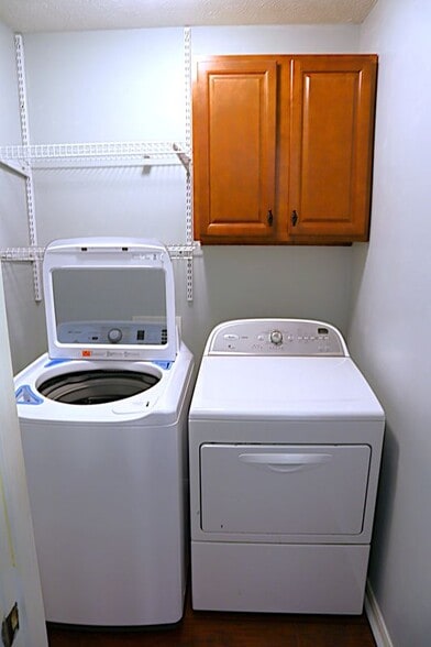 Building Photo - 3900 Bronson Ln