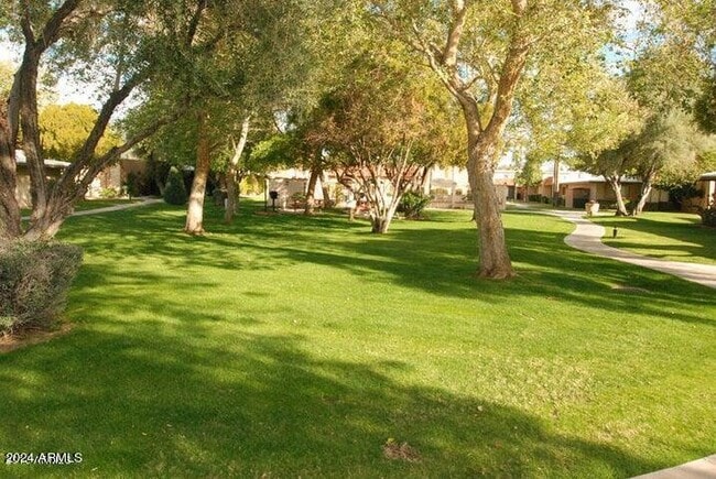 Building Photo - 1320 E Bethany Home Rd