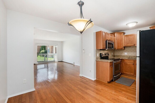Building Photo - 2440 Parmenter Blvd