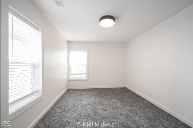 Building Photo - 428 N Bradley Ave