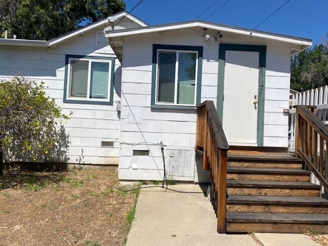 Building Photo - 1361 Stafford St