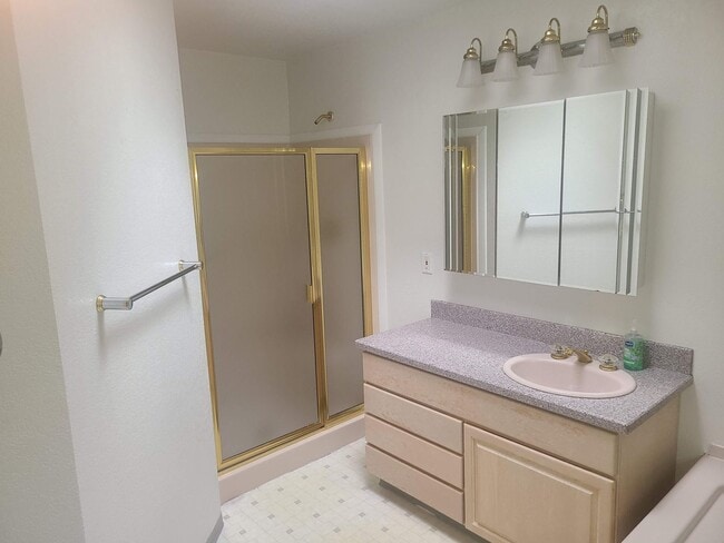 Building Photo - 5 Bedroom 3.5 Bathroom in Bothell (North C...