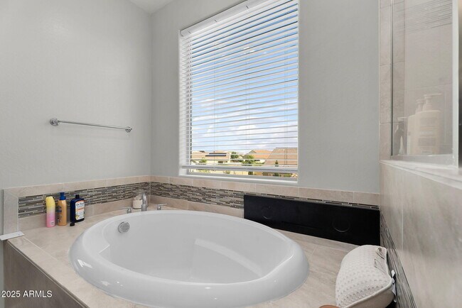 Building Photo - 9418 E Theia Dr