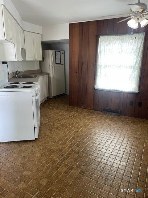 Building Photo - 102 Riverview Ave
