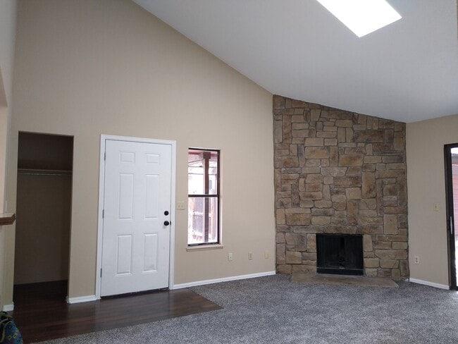 Building Photo - 470 S Fenton St