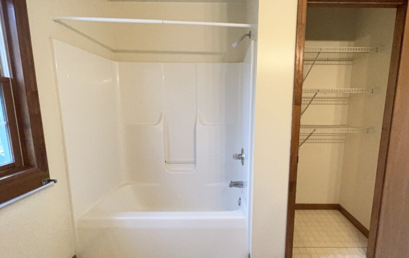 Building Photo - 4212 Menga Dr