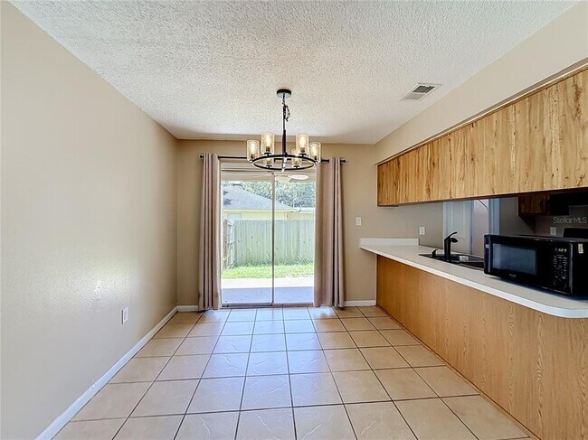 Building Photo - 4050 SE 20th Ct