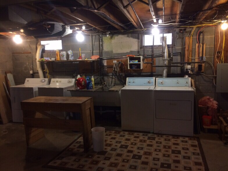 Building Photo - 301 Roosevelt Ave