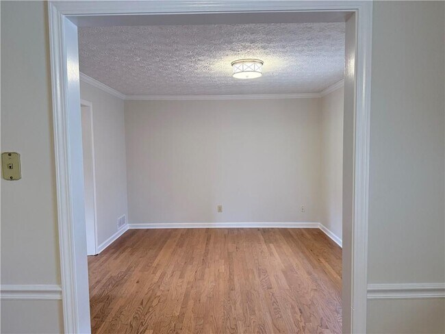 Building Photo - 40 Salem Ridge
