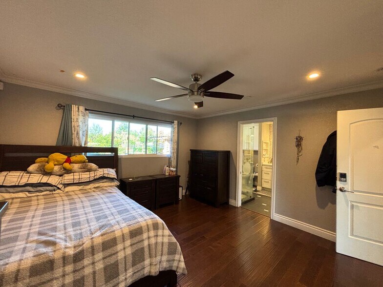 Building Photo - 17010 Via Los Caballeros