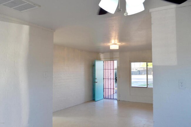 Building Photo - 6445 W. Maryland Avenue #7