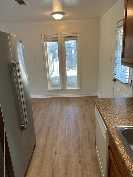 Building Photo - 317 W McLain Dr