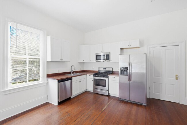 Building Photo - 320 E 31st St