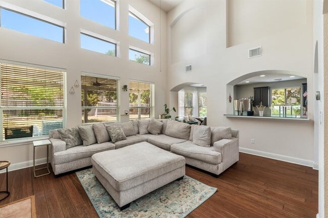 Building Photo - 1107 Hollybrook Cove
