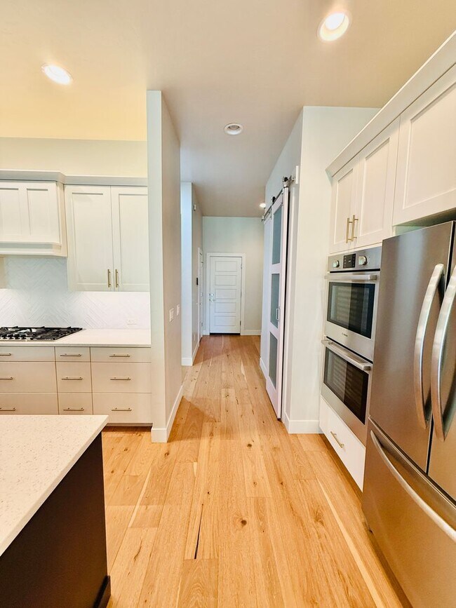 Building Photo - Modern Farmhouse in Cartwright Ranch