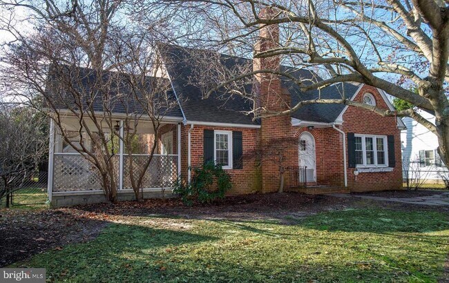 Building Photo - 304 Elm Ave
