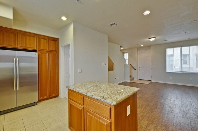 Building Photo - Sought-after Multi-level Home Near Great Mall!